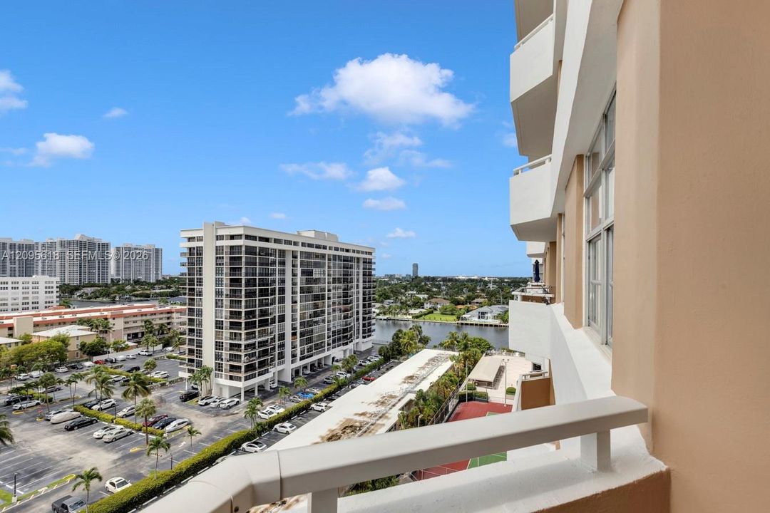 For Sale: $389,000 (2 beds, 2 baths, 1240 Square Feet)