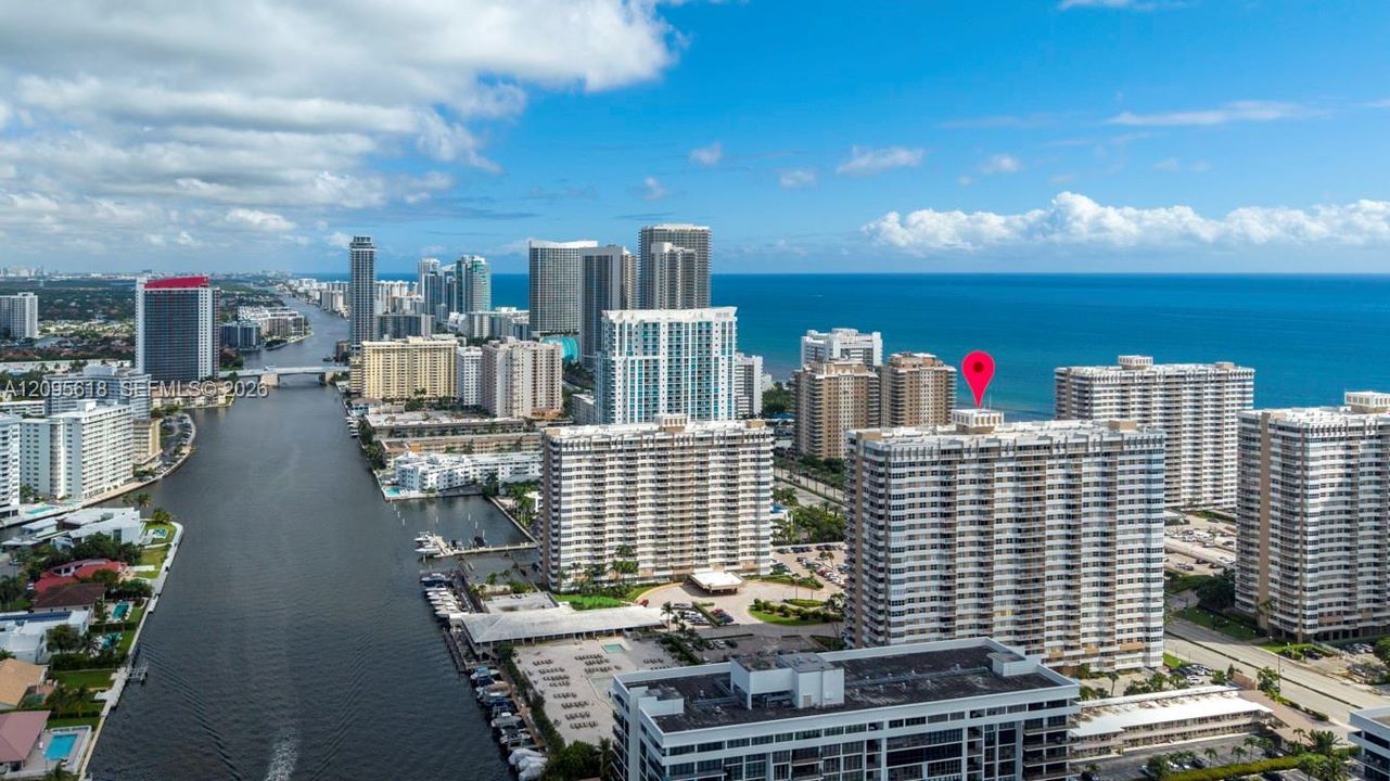 For Sale: $389,000 (2 beds, 2 baths, 1240 Square Feet)