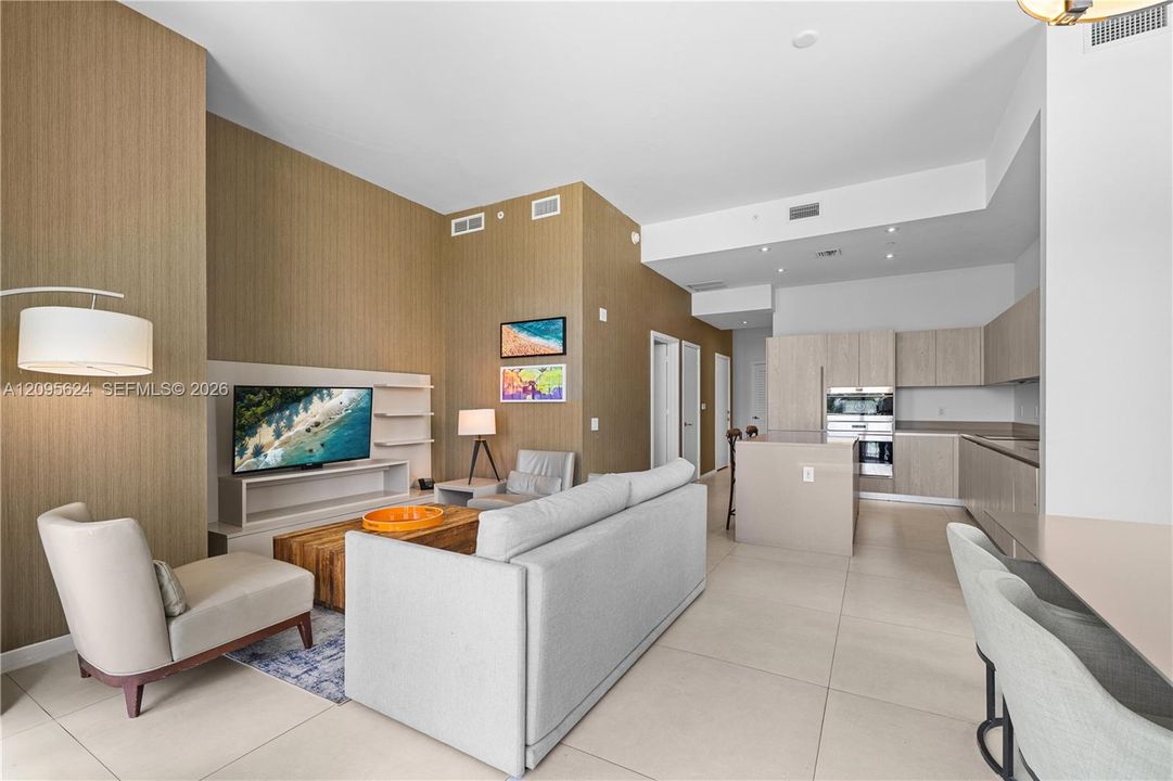 For Sale: $1,095,000 (2 beds, 2 baths, 1172 Square Feet)