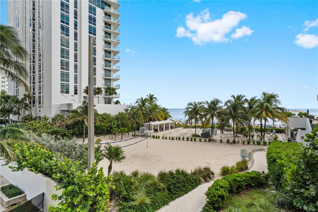 For Sale: $1,095,000 (2 beds, 2 baths, 1172 Square Feet)