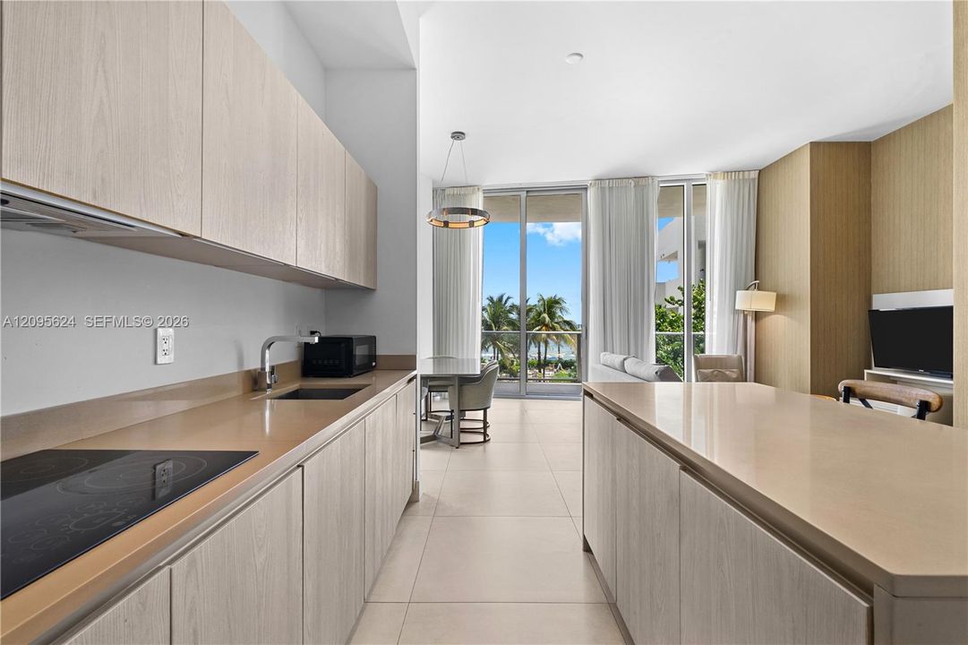 For Sale: $1,095,000 (2 beds, 2 baths, 1172 Square Feet)