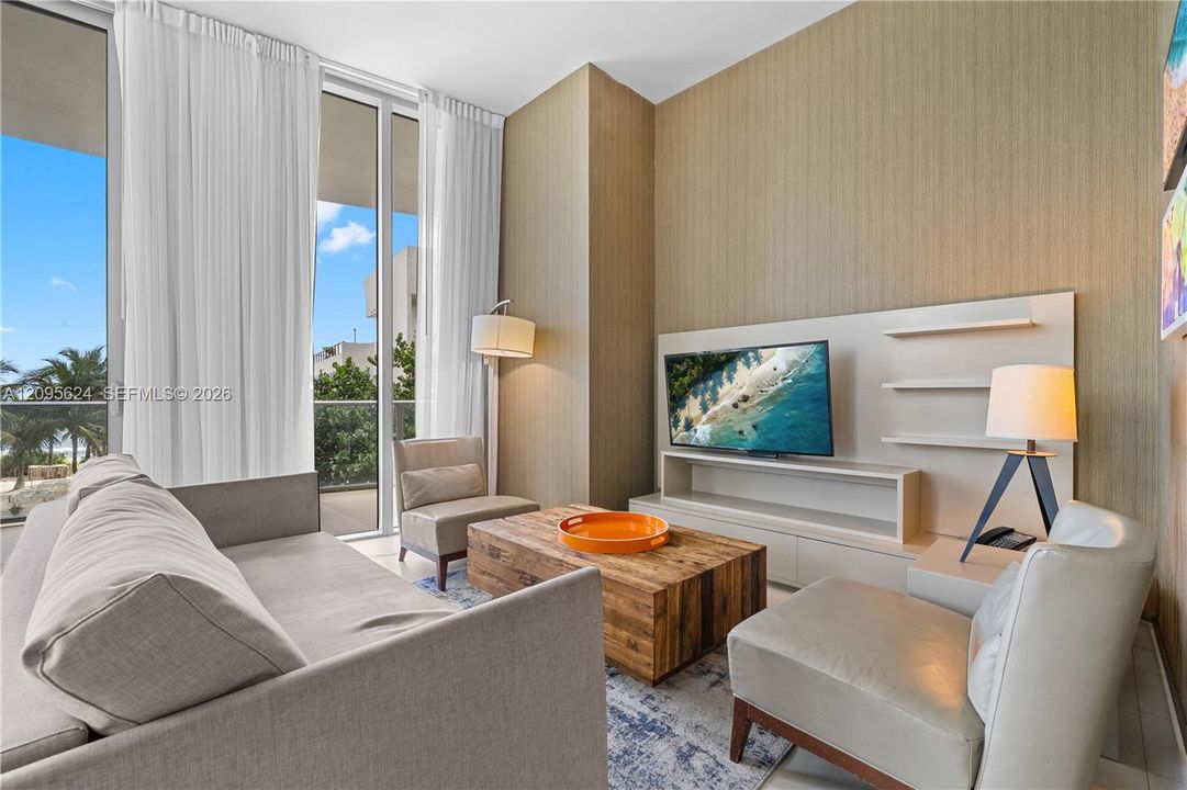 For Sale: $1,095,000 (2 beds, 2 baths, 1172 Square Feet)