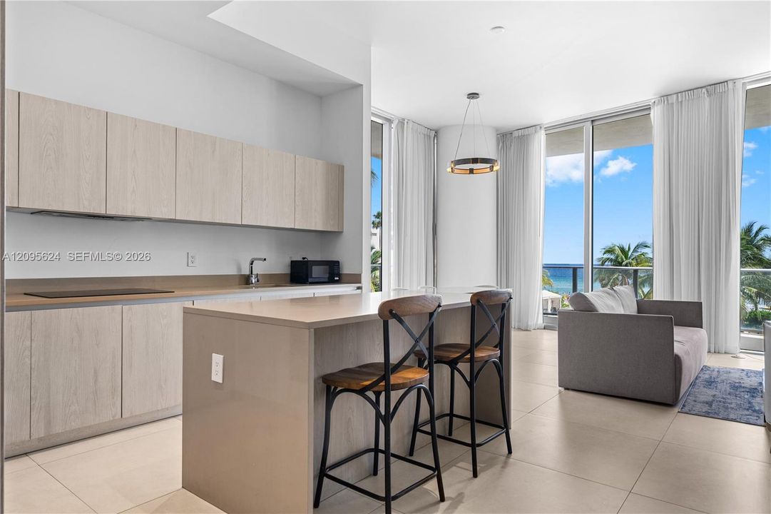 For Sale: $1,095,000 (2 beds, 2 baths, 1172 Square Feet)