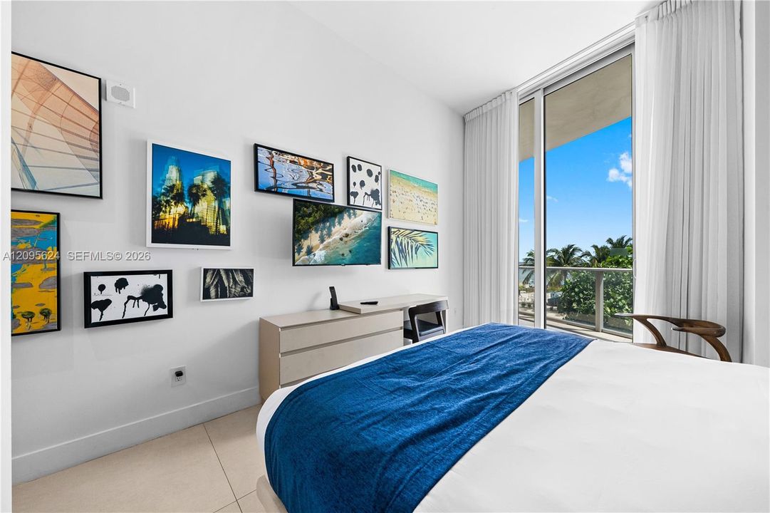 For Sale: $1,095,000 (2 beds, 2 baths, 1172 Square Feet)