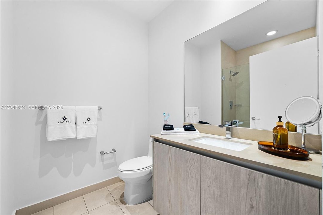 For Sale: $1,095,000 (2 beds, 2 baths, 1172 Square Feet)