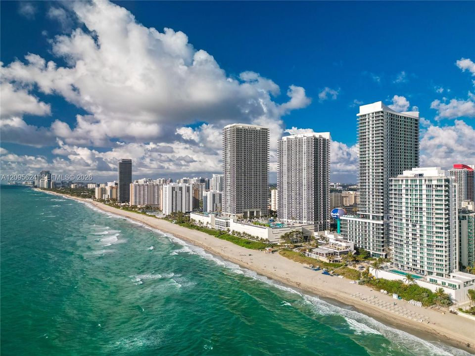 For Sale: $1,095,000 (2 beds, 2 baths, 1172 Square Feet)