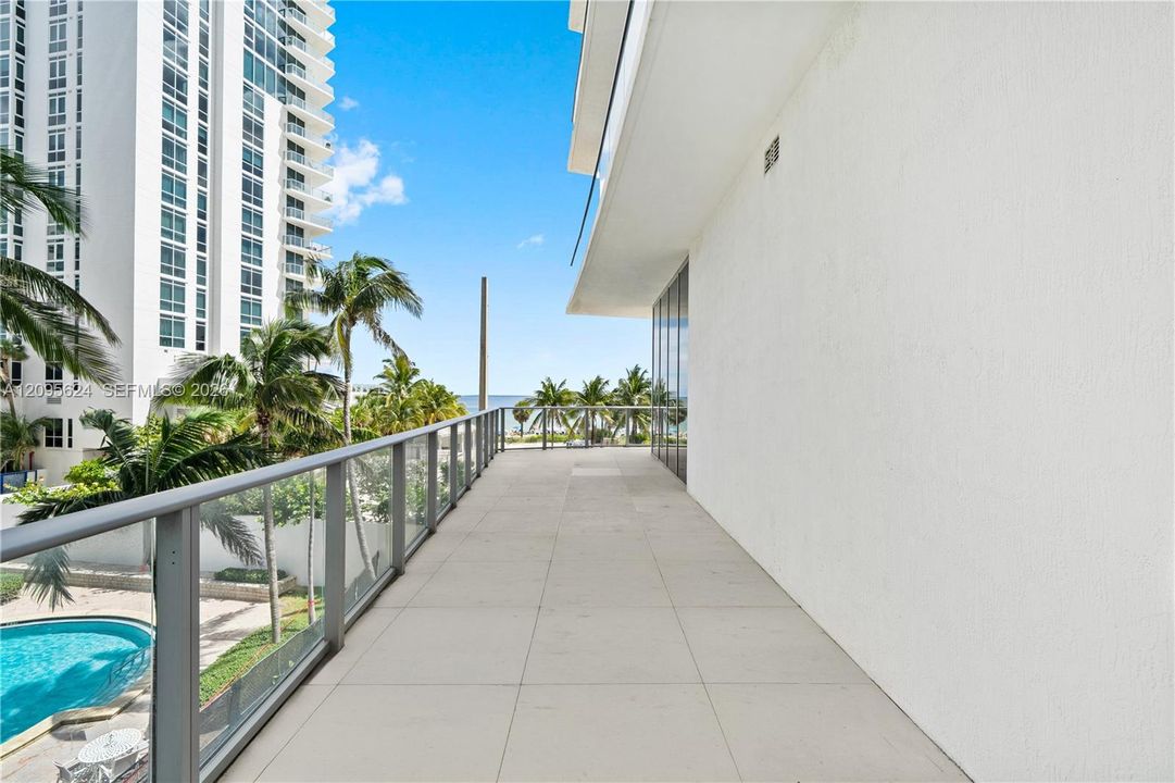 For Sale: $1,095,000 (2 beds, 2 baths, 1172 Square Feet)