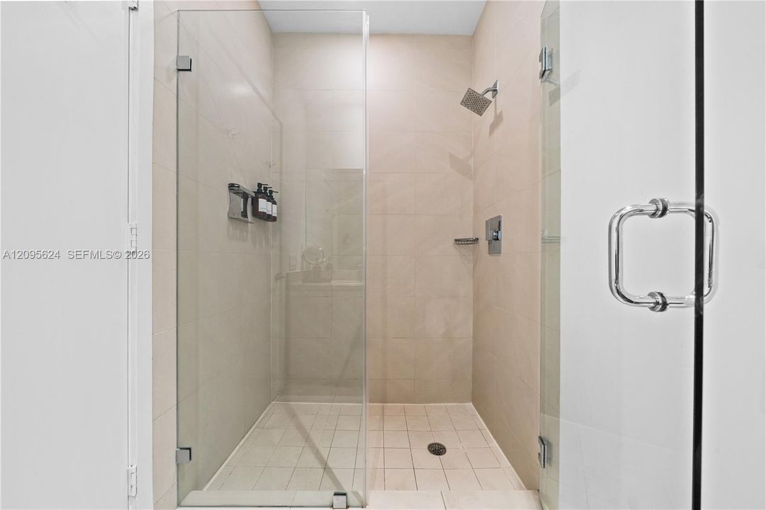 For Sale: $1,095,000 (2 beds, 2 baths, 1172 Square Feet)