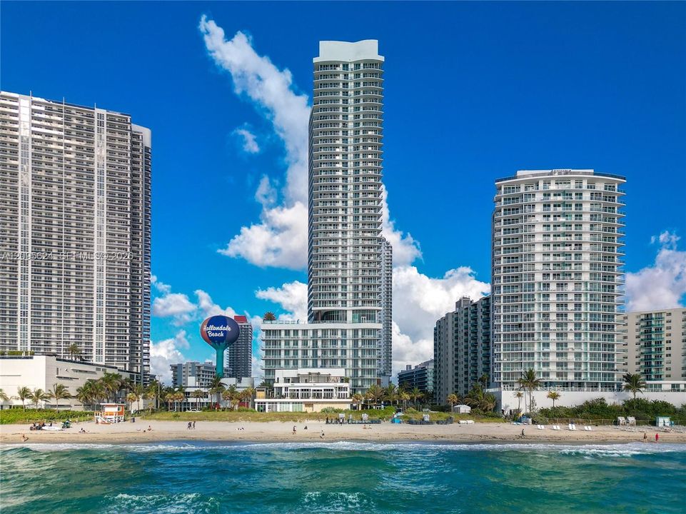 For Sale: $1,095,000 (2 beds, 2 baths, 1172 Square Feet)