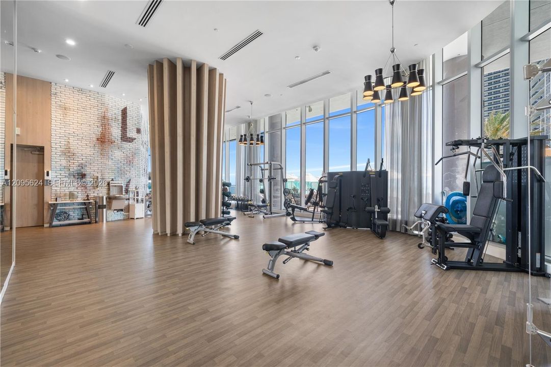 For Sale: $1,095,000 (2 beds, 2 baths, 1172 Square Feet)