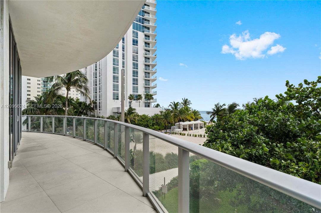 For Sale: $1,095,000 (2 beds, 2 baths, 1172 Square Feet)
