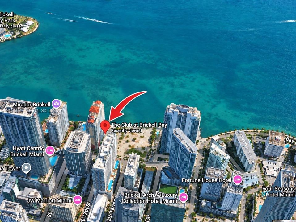 Aerial view of the building location showing Biscayne Bay. Credits: Google Maps