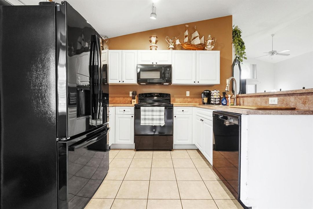 14 Kitchen 04