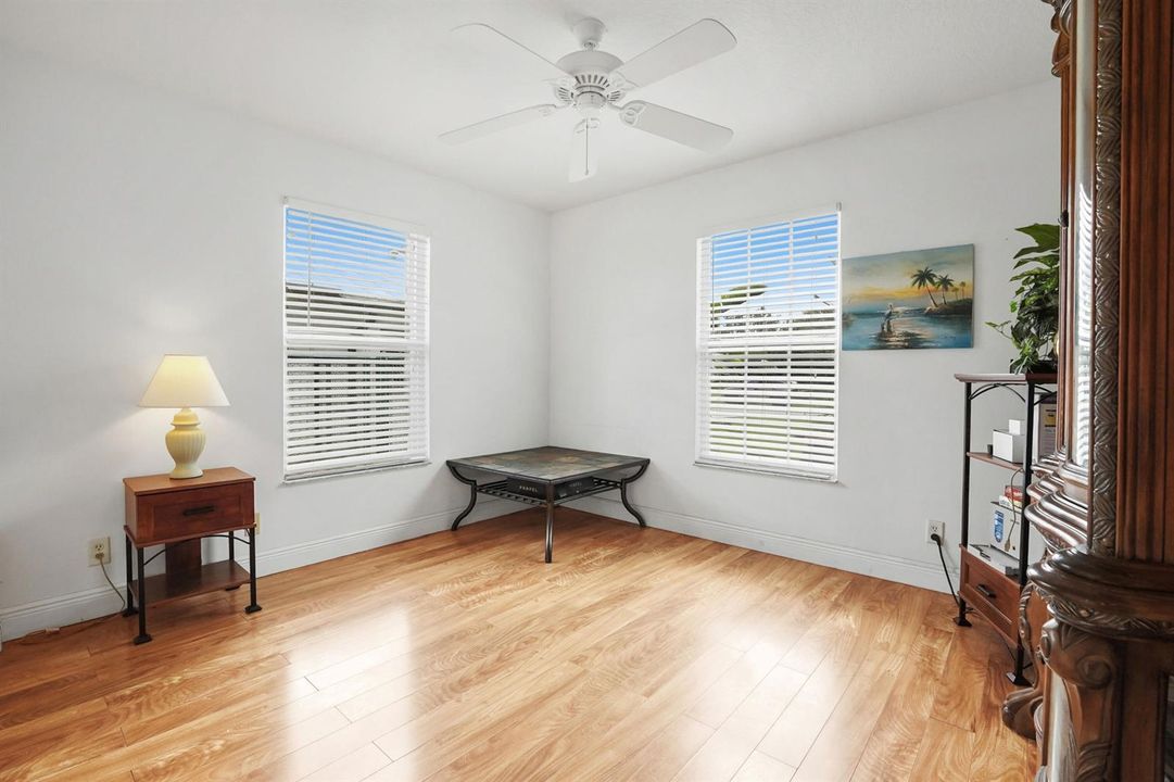 18 bedroom 01