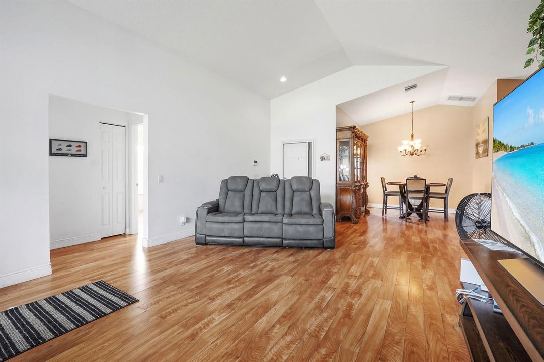 06 Living room 02