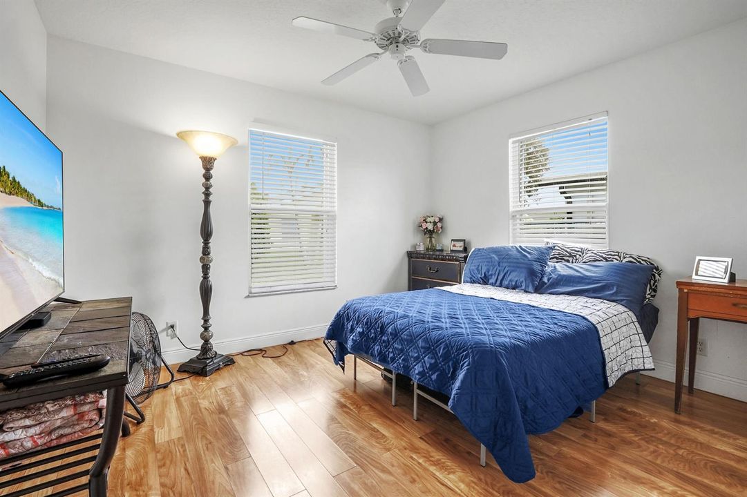 21 Bedroom 01