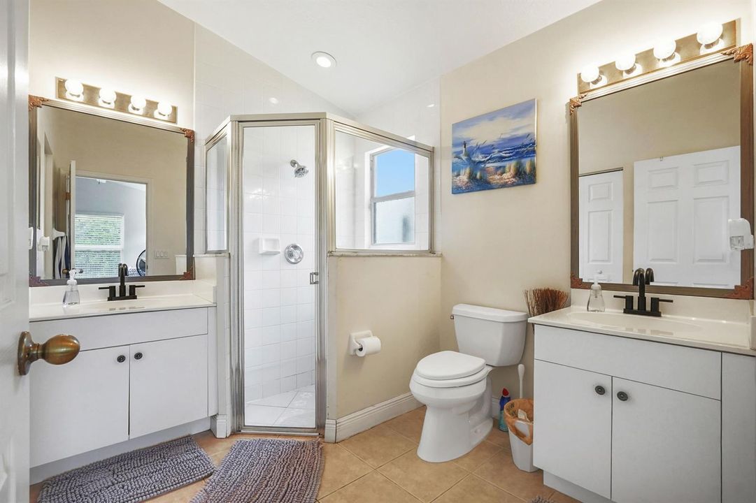 25 Bathroom 02
