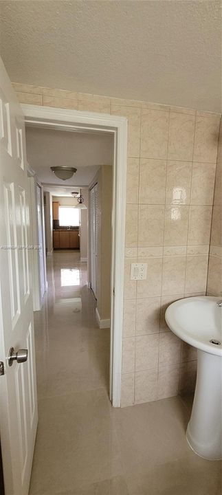 For Sale: $269,000 (2 beds, 1 baths, 700 Square Feet)