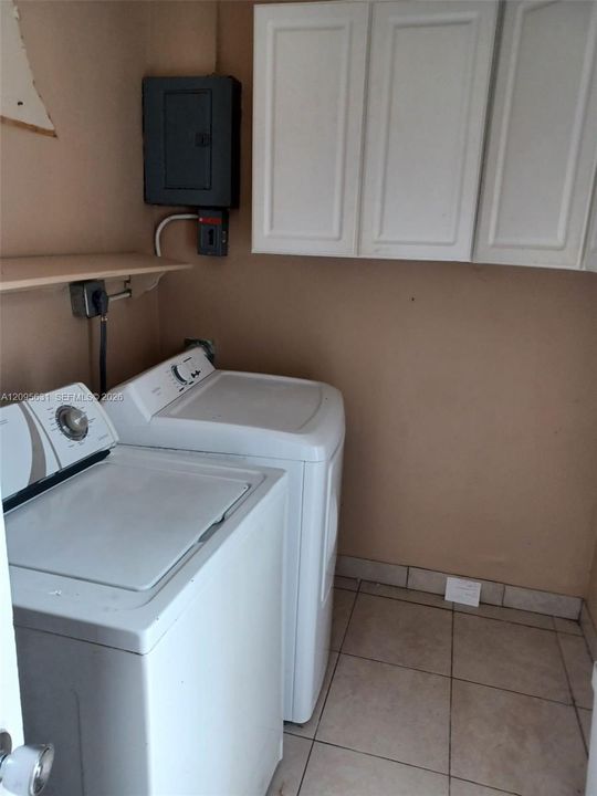For Sale: $309,000 (2 beds, 1 baths, 775 Square Feet)