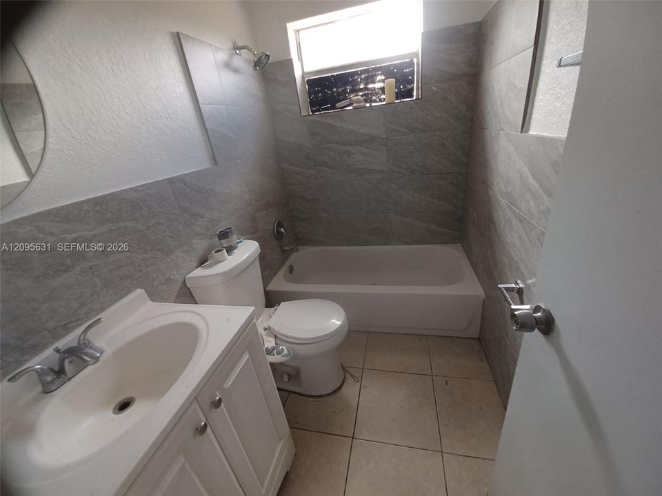 For Sale: $309,000 (2 beds, 1 baths, 775 Square Feet)