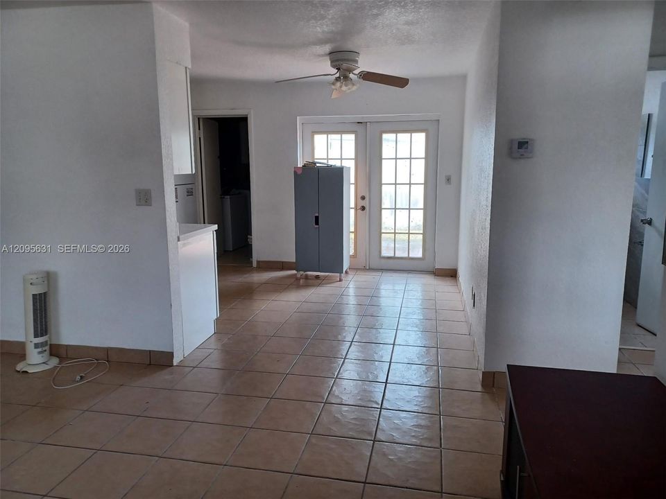 For Sale: $309,000 (2 beds, 1 baths, 775 Square Feet)