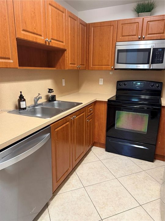 For Sale: $400,000 (3 beds, 2 baths, 1396 Square Feet)