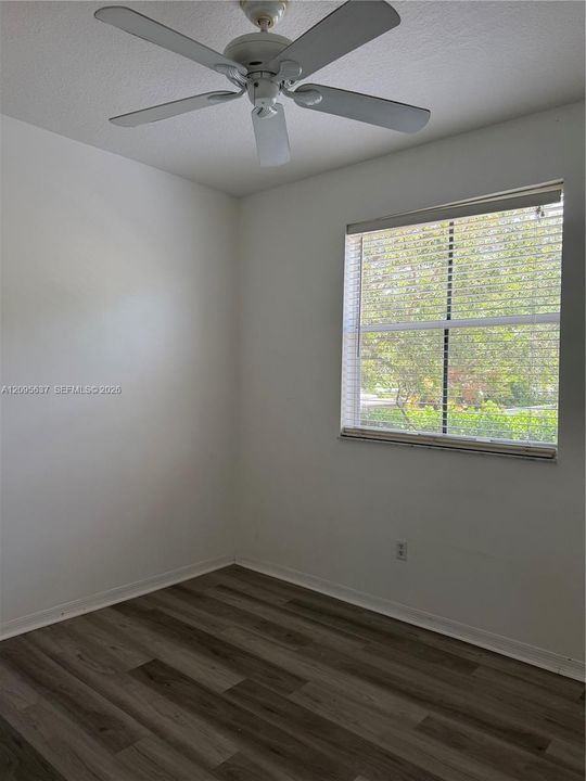 For Sale: $400,000 (3 beds, 2 baths, 1396 Square Feet)