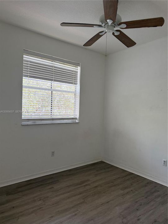 For Sale: $400,000 (3 beds, 2 baths, 1396 Square Feet)