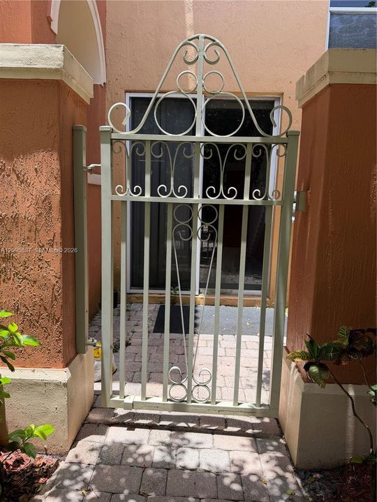 For Sale: $400,000 (3 beds, 2 baths, 1396 Square Feet)