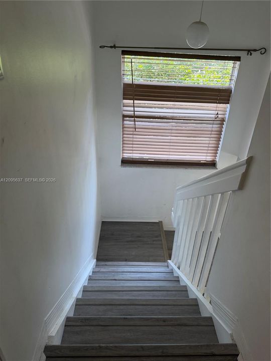For Sale: $400,000 (3 beds, 2 baths, 1396 Square Feet)