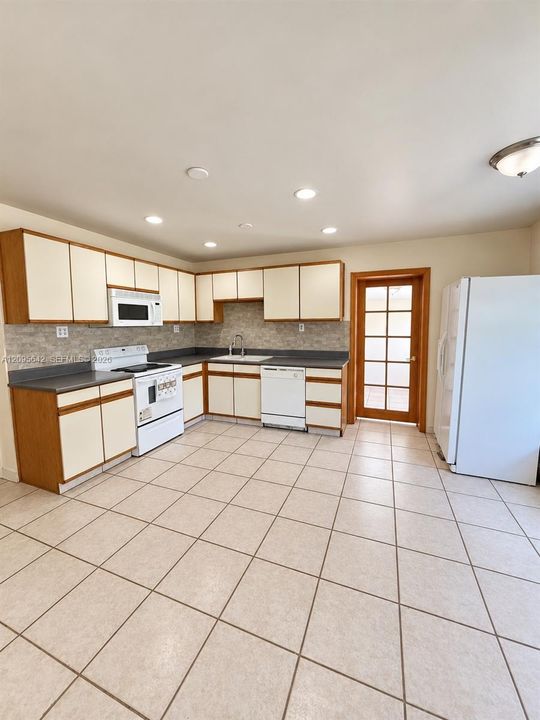 В аренду: $2,800 (2 спален, 2 ванн, 1145 Квадратных фут)