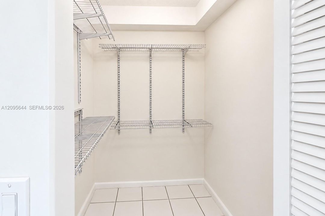 В аренду: $2,100 (2 спален, 2 ванн, 898 Квадратных фут)
