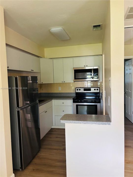 For Rent: $1,700 (1 beds, 1 baths, 680 Square Feet)