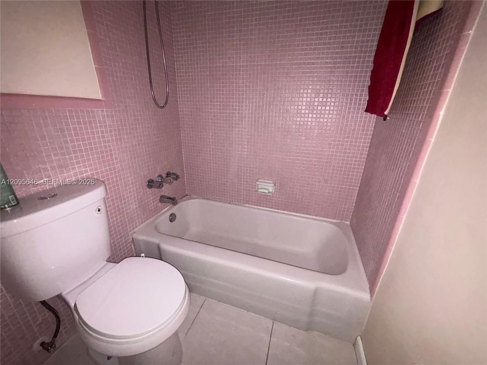 For Rent: $1,700 (1 beds, 1 baths, 680 Square Feet)