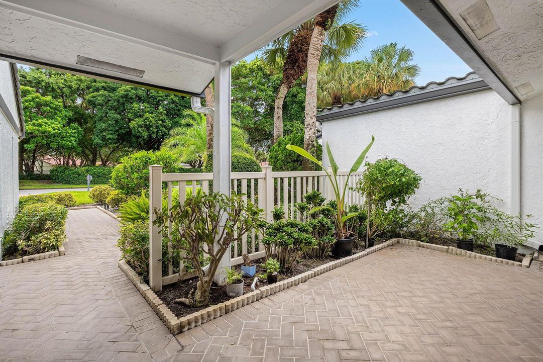 082-61HampshireLane-BoyntonBeach-FL-3343