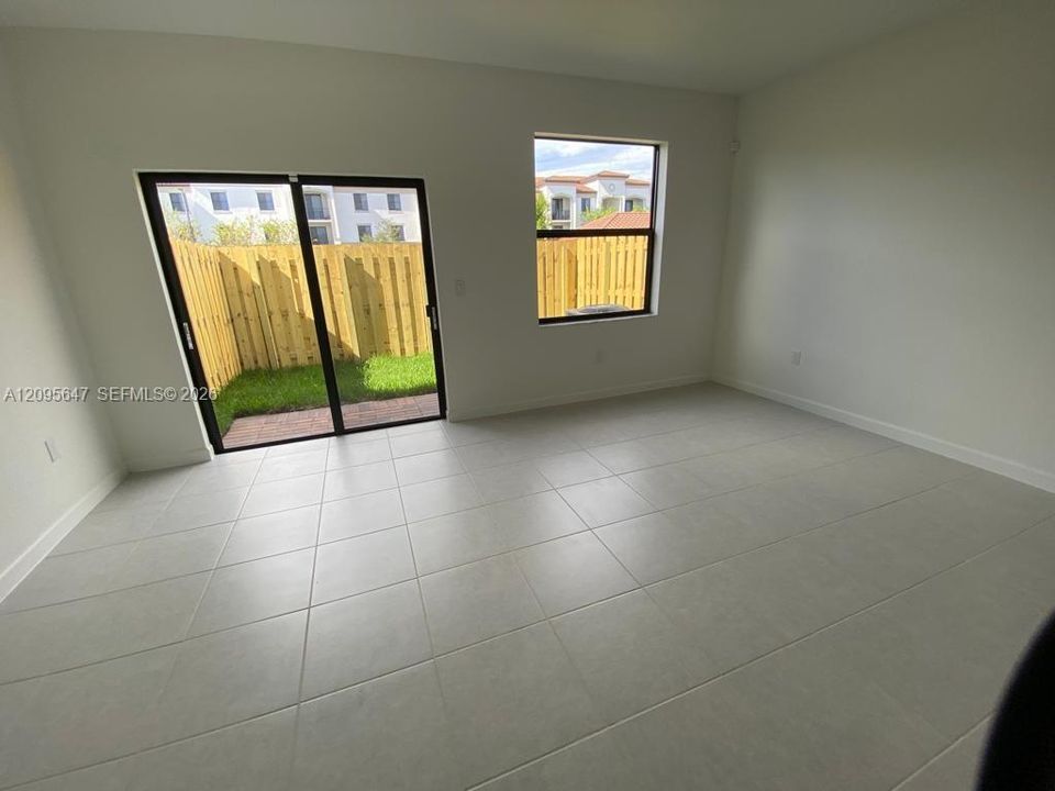 En Renta: $2,950 (3 camas, 2 baños, 1403 Pies cuadrados)