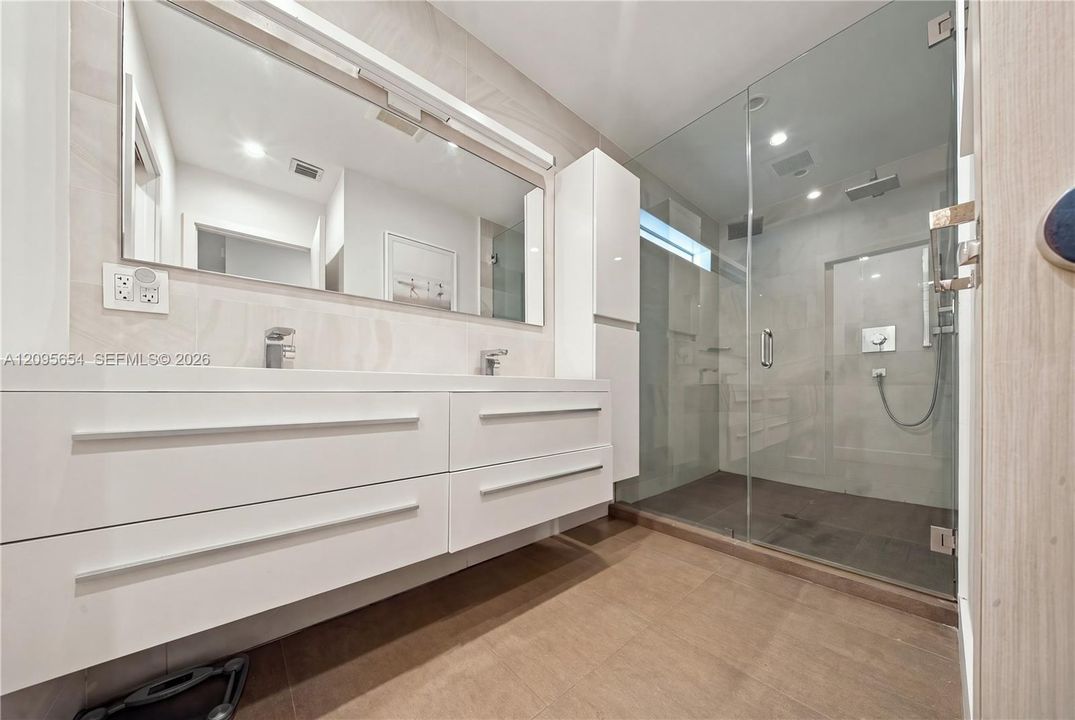 En Venta: $2,950,000 (5 camas, 5 baños, 2091 Pies cuadrados)