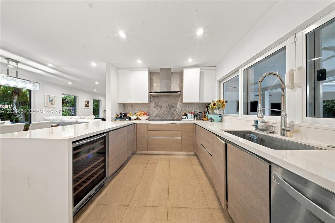 En Venta: $2,950,000 (5 camas, 5 baños, 2091 Pies cuadrados)