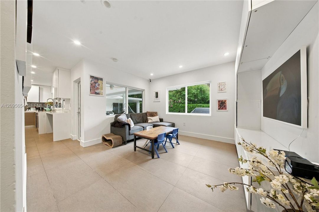 En Venta: $2,950,000 (5 camas, 5 baños, 2091 Pies cuadrados)