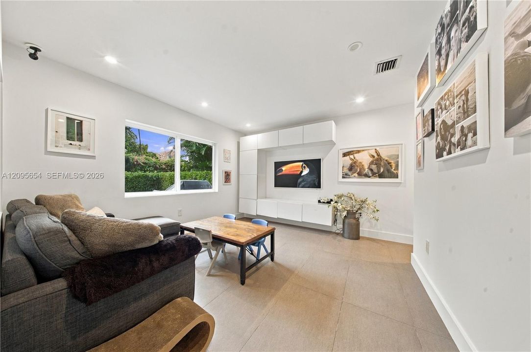 En Venta: $2,950,000 (5 camas, 5 baños, 2091 Pies cuadrados)