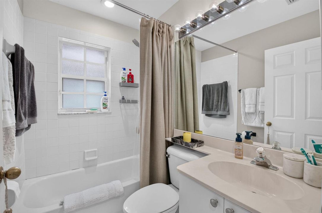 ELEGANT SECOND BATH
