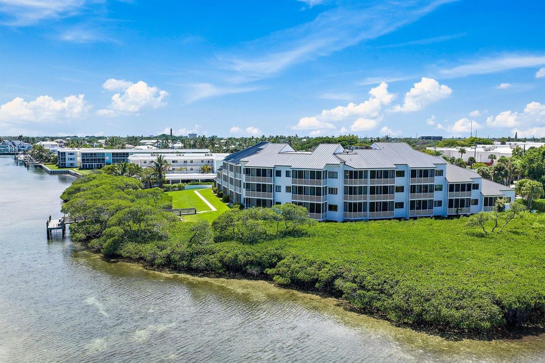 011-200WaterwayRd-Tequesta-SMALL