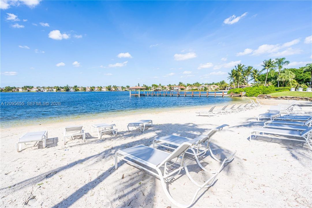 For Rent: $4,500 (2 beds, 2 baths, 1136 Square Feet)