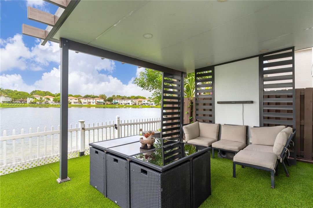 For Rent: $4,500 (2 beds, 2 baths, 1136 Square Feet)