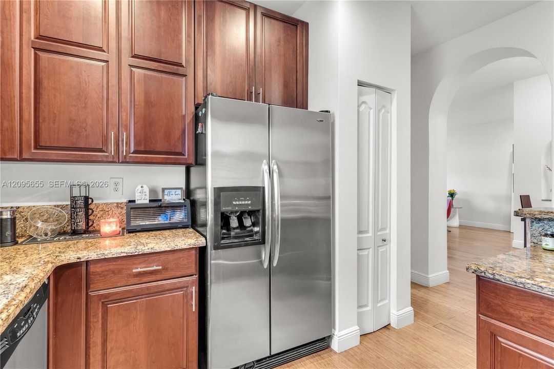 For Rent: $4,500 (2 beds, 2 baths, 1136 Square Feet)
