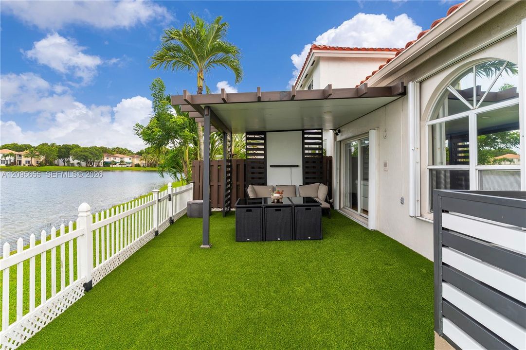 For Rent: $4,500 (2 beds, 2 baths, 1136 Square Feet)