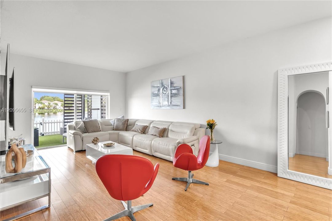 For Rent: $4,500 (2 beds, 2 baths, 1136 Square Feet)