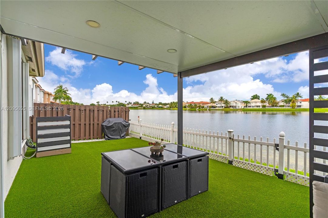 For Rent: $4,500 (2 beds, 2 baths, 1136 Square Feet)