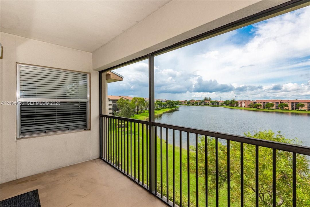Southwest Facing6 x 12.8 Screened Balcony