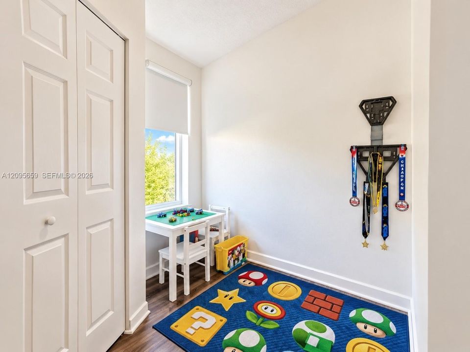 sitting area/2nd bedroom